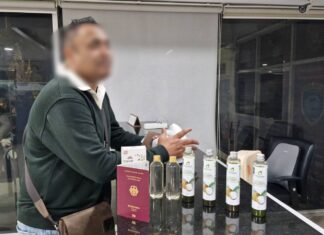 سائح ألماني يتعرض للخداع في باتايا بزيت الأعشاب المعجزة، يدفع 140,000 ألف بات مقابل خمس زجاجات