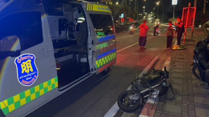 Иностранка получила травмы в ДТП на мотоцикле в Паттайе, пытаясь избежать столкновения с тележкой