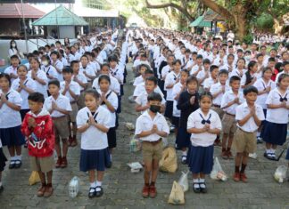 Szkoła miejska nr 7 w Pattayi organizuje uroczystość z okazji Dnia Ojca i Dnia Narodowego ku czci Jego Królewskiej Mości Króla Bhumibola Adulyadeja Wielkiego