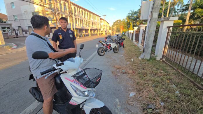 Молодой иностранец серьезно пострадал после аварии на высокой скорости на мотоцикле в Сри Рача