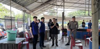 Власти провели рейд на незаконное игорное заведение в районе Паттайи, где игроки в беспорядке разбежались. 22 человека арестованы.