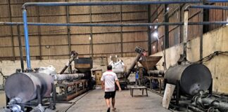 Завод в Чонбури снова закрылся после незаконного возобновления операций по переработке пластика, несмотря на приказ о закрытии