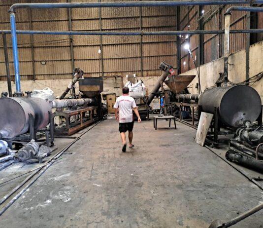 Die Fabrik in Chonburi wurde erneut stillgelegt, nachdem sie trotz Schließungsanordnung illegal den Betrieb von Kunststoffrecyclinganlagen wieder aufgenommen hatte.