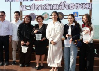 أطلق ملاذ الحقيقة 890,000 ألف حيوان بحري في خليج باتايا في احتفال متعدد الأديان