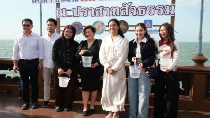 Святилище Истины выпустило 890,000 морских животных в залив Паттайя в рамках многонациональной церемонии