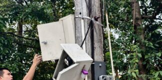 Жители района Кхао Май Каев остались без света после того, как наглый вор перерезал медные провода в распределительной коробке уличного освещения.