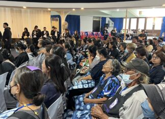 Teollisuusministeri käynnisti pilottiyhteisön tuloja lisäävän taitojen koulutuksen Ban Buengissa, jonka kohteena on 300 asukasta Nong Irunissa