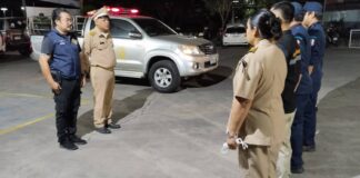 El jefe de aldea dispersa a más de 100 adolescentes de una tienda de kratom en Bo Win tras quejas de los residentes.