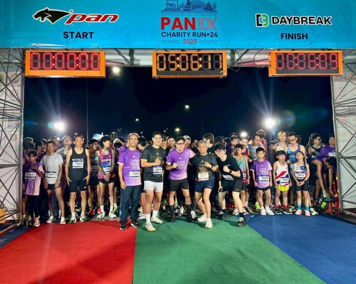 Более 5,500 бегунов присоединились к 24-му благотворительному забегу PAN x DAYBREAK 10K в Сри Рача, собрав 2.3 миллиона бат на медицинские и образовательные цели