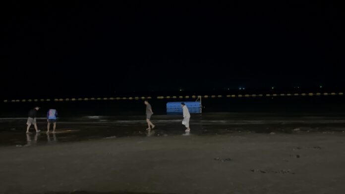 Датский турист и тайская женщина попались на непристойном акте на плавучем буе у берегов Паттайи, общественность возмущена