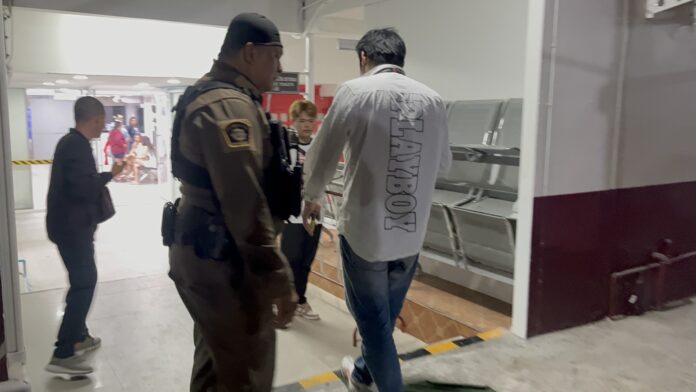 Индийский турист был ударен ножом на своем собственном дне рождения в Паттайе водителем такси из мобильного приложения, подозреваемый сдался