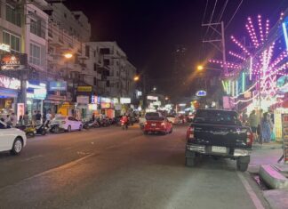Водители традиционных мототакси Паттайи предположительно напали на водителя приложения для заказа такси перед торговым центром Central Mall.