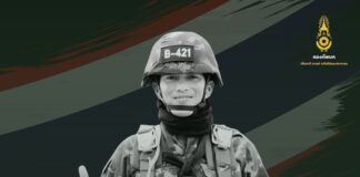 Den kongelige thailandske hæren hyller to soldater som døde i pågående grensekonflikter mellom Kambodsja og Thailand.