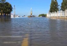 Высокие приливы затопили несколько дорог в городе Чонбури