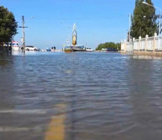 High Tides Flood Several Roads in Chonburi City