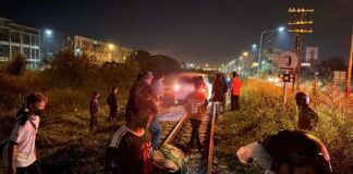 Rattijuoppo jäi jumiin rautatien varteen Pattayalla seurattuaan moottoripyöräilijää