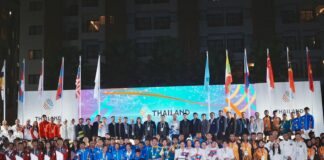 Губернатор Чонбури председательствовал на церемонии поднятия флага в честь 33-х Игр Юго-Восточной Азии в отеле в Паттайе.