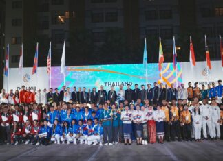 Chonburis guvernør leder flaggheiseseremonien for det 33. SEA Games på Pattaya Hotel