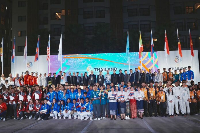Губернатор Чонбури возглавил церемонию поднятия флага на 33-х Играх Юго-Восточной Азии в отеле Паттайи