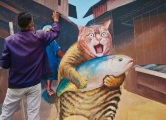 Ordfører i Pattaya leder inspeksjon for nytt gatekunstprosjekt i historiske Naklua-samfunnet