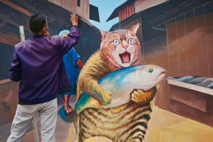 Мэр Паттайи возглавил инспекцию нового проекта уличного искусства в историческом сообществе Наклуа