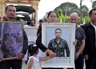 تايلاند تُكرم جنديًا شهيدًا وسط اشتباكات حدودية مستمرة مع كمبوديا