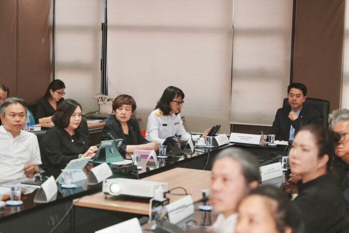 Мэр Паттайи председательствует на подготовительной встрече для Thailand Travel Mart Plus 2026 в Чонбури