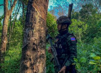 Camboya intensifica el asalto fronterizo en torno a la provincia de Sa Kaeo en medio de los continuos enfrentamientos, afirma el Ejército Real Tailandés. Continúan las conversaciones de paz.