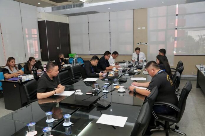 Заместитель мэра Паттайи провел собрание по усилению безопасности в Новый Год и борьбе с нелегальными торговцами