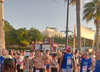 Тысячи бегунов озарили пляж Паттайи на 9-м Международном забеге бикини на пляже 2025 года.