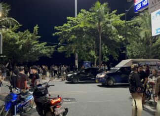 Woman Stabbed in Front of Dozens of Tourists on Pattaya Beach in Fight With Other Thai Lady