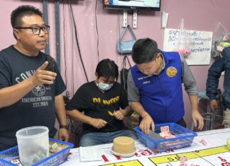 Autoridades allanan un casino ilegal en Pattaya y arrestan a 31 personas, incluido un crupier que atribuyó la ofrenda a un espíritu olvidado.