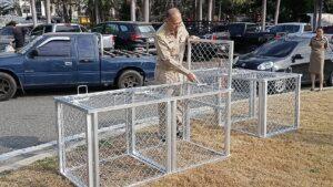 Sriracha Mayor Inspects Municipal Hill to Prepare for Monkey Trapping Cages Amid Resident Complaints