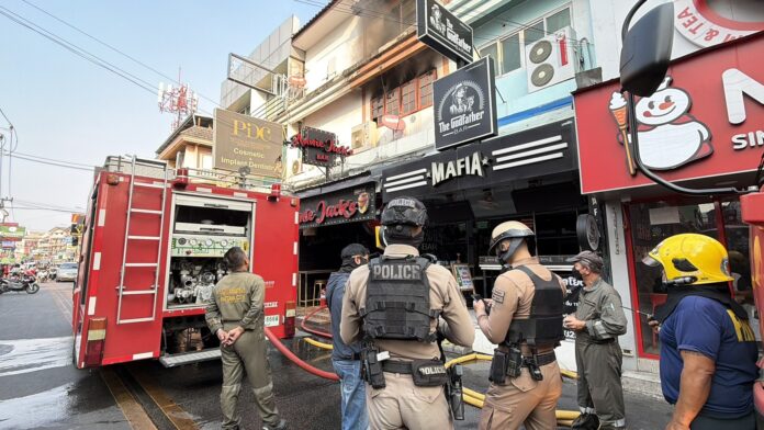 Пожар вспыхнул над популярным пивным баром в Паттайе, к счастью, без пострадавших