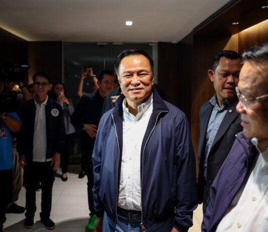 Un soldado tailandés resultó levemente herido en un incidente fronterizo con Camboya. Camboya afirma haber sufrido una explosión de basura.