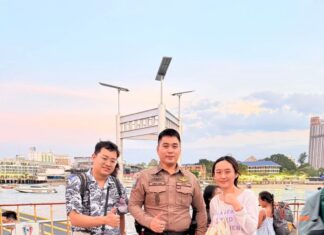 La police touristique de Pattaya a aidé une touriste chinoise qui avait oublié son sac sur Koh Larn ; le sac lui a été restitué sain et sauf.