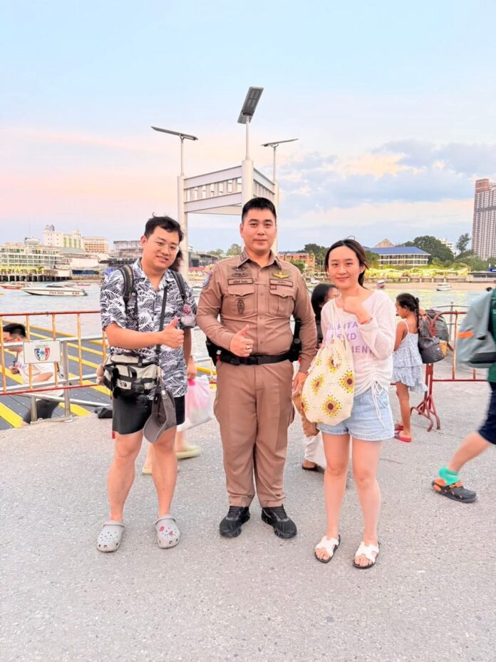 Туристическая полиция Паттайи помогла китайскому туристу, который оставил сумку на Ко Лан, сумка возвращена безопасно