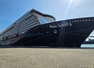 Международный круизный лайнер Mein Schiff 6 посетил район Чонбури.