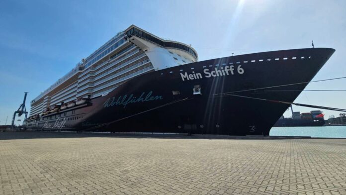 Международный круизный лайнер Mein Schiff 6 посетил район Чонбури