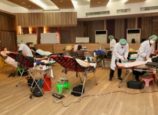 تتعاون خدمة نقل الدم التابعة للصليب الأحمر التايلاندي في المنطقة الثالثة في تشونبوري مع مدينة باتايا في حملات التبرع بالدم المستمرة وسط النقص الوطني