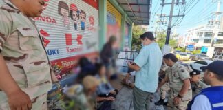 Власти Паттайи проводят рейды по разгону лагерей бездомных вдоль железнодорожных путей.