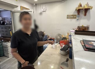 Pattayalla sijaitsevan paikallisen pizzerian omistaja kertoo poikaystävänsä pitkäaikaisen ystävän varastaneen 30 000 bahtia murtovarkaudessa.