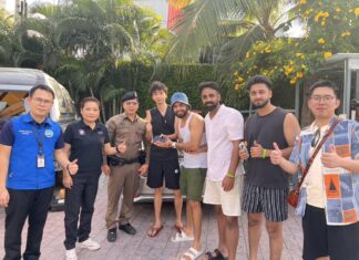 I turisti cinesi elogiano la polizia turistica di Pattaya e il turista indiano per aver recuperato rapidamente l'iPhone 16 smarrito
