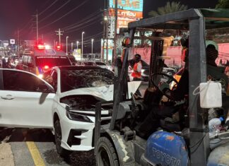 Un peatón es atropellado por un sedán en la calle Sukhumvit, Pattaya.