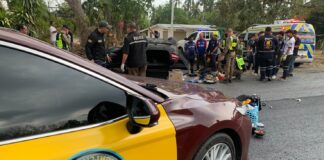 Mistenkt flykter fra politiet i høyhastighetsjakt nær Pattaya, krasjer inn i veivals og velter bil, narkotika funnet inni