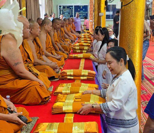 Årlig Muditajit-seremoni holdt i stor stil ved Wat Khao Bunmi Dararam i Huai Yai for å hedre tidligere abbed