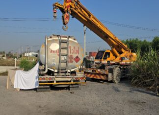 Chauffeur van olietruck dodelijk verpletterd tijdens voertuiginspectie in Sri Racha