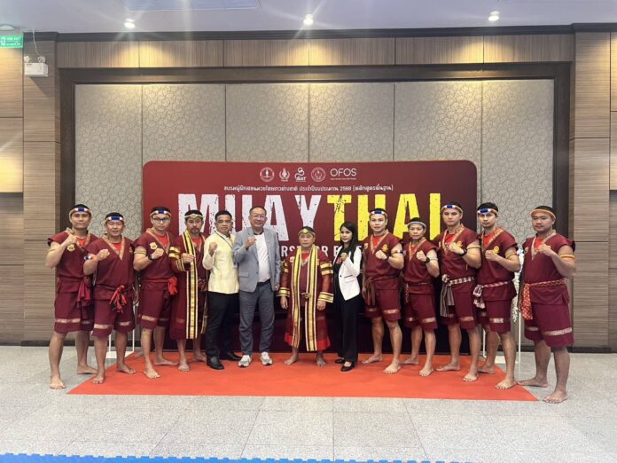 Спортивное управление Таиланда и комитет по муай-тай проводят обучение инструкторов по муай-тай для иностранцев в Паттайе, продвигая глобальную сеть муай-тай