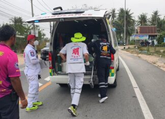 Bouwvakker ernstig gewond bij kop-achteraanbotsing met motorfiets in Banglamung