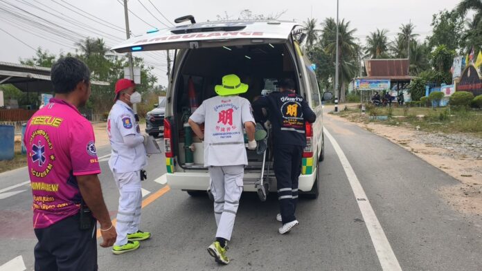 Строитель серьезно пострадал в результате столкновения мотоциклов в Бангламунге